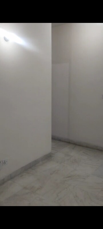 Room in 3 BHK Apartment at Sushant Lok 2, Sector 57 – for Rent