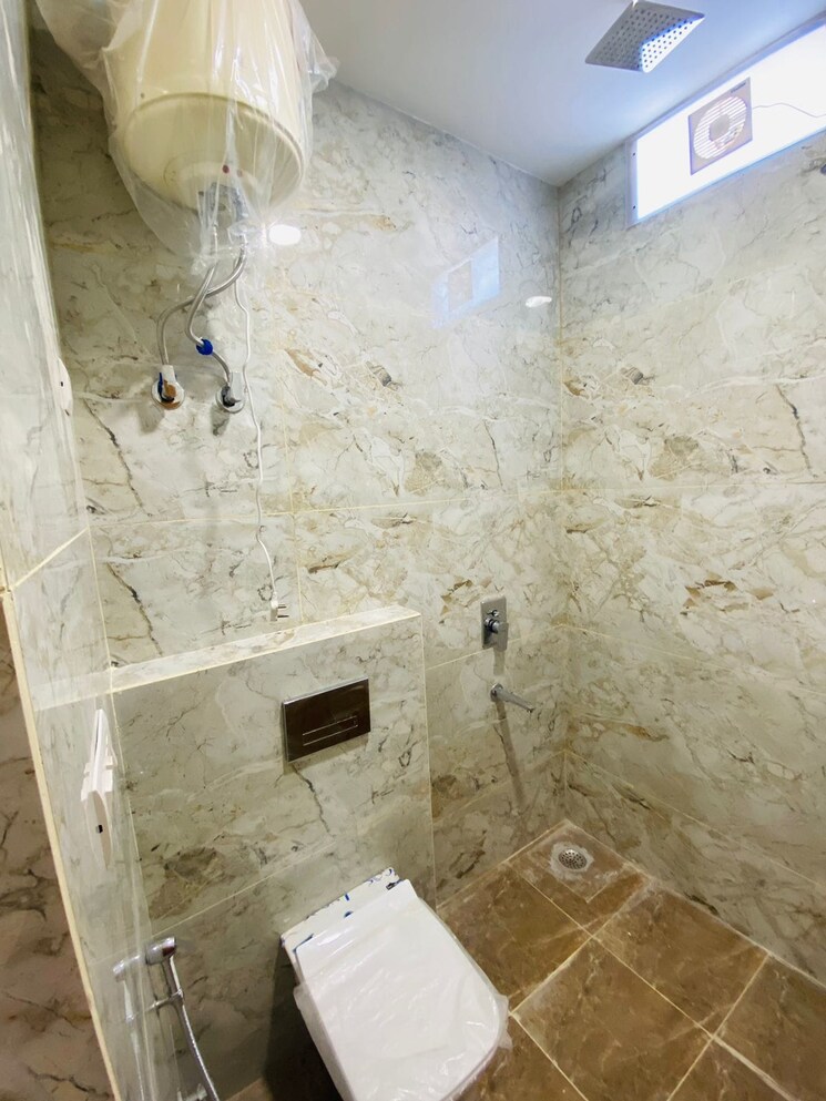 Bathroom, sector 31 Studio 700 Sq.Ft. Builder Floor In Sector 31 Gurgaon 9346157