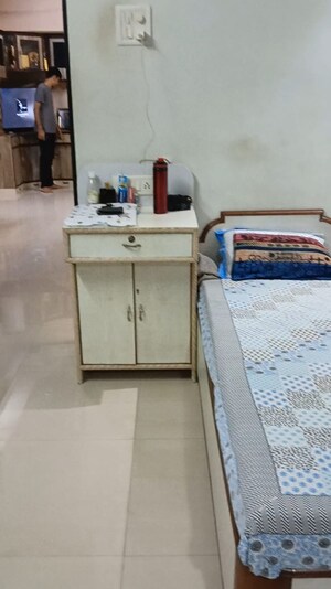 Room in 2 BHK Apartment at Borivali East – for Rent