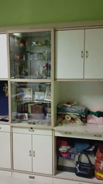 Furnished Amenities in 2 BHK Apartment at Borivali East – for Rent