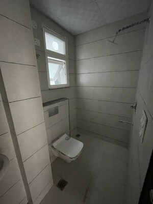 Bathroom in 1.5 BHK Builder Floor at Sector 46 – for Rent