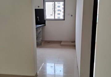 Room in 2 BHK Apartment at Dosti Eastern Bay, Wadala – for Rent