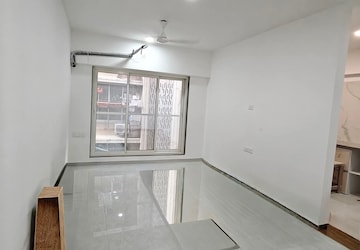 Room in 2 BHK Apartment at Juhu Gulmohar CHS, Vile Parle West – for Rent