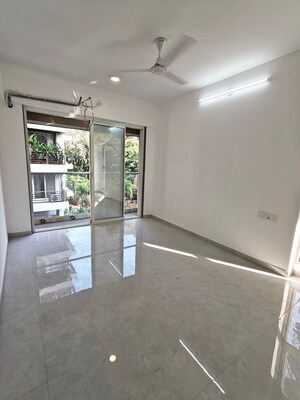 Room in 2 BHK Apartment at Juhu Gulmohar CHS, Vile Parle West – for Rent