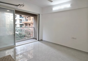 Room in 2 BHK Apartment at Juhu Gulmohar CHS, Vile Parle West – for Rent
