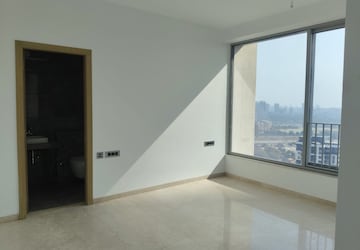 Room in 6 BHK Apartment at Oberoi Sky City, Borivali East – for Sale