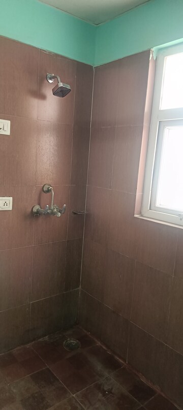 Bathroom in 3 BHK Apartment at Aims Golf Avenue II, Sector 75 – for Rent