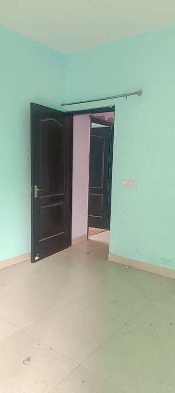 Room in 3 BHK Apartment at Aims Golf Avenue II, Sector 75 – for Rent