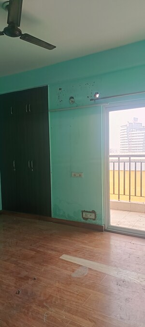 Room in 3 BHK Apartment at Aims Golf Avenue II, Sector 75 – for Rent