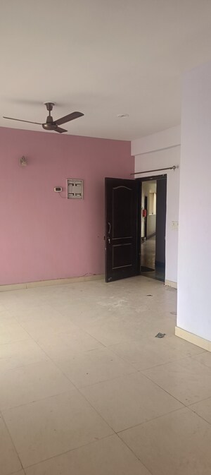 Room in 3 BHK Apartment at Aims Golf Avenue II, Sector 75 – for Rent