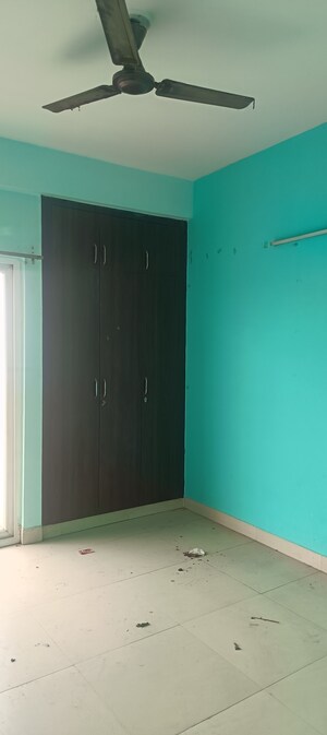 Room in 3 BHK Apartment at Aims Golf Avenue II, Sector 75 – for Rent