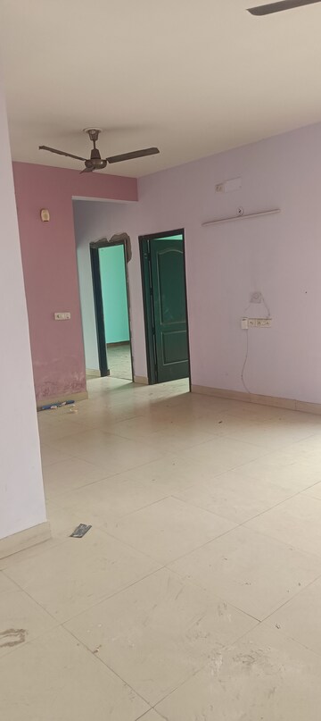 Room in 3 BHK Apartment at Aims Golf Avenue II, Sector 75 – for Rent