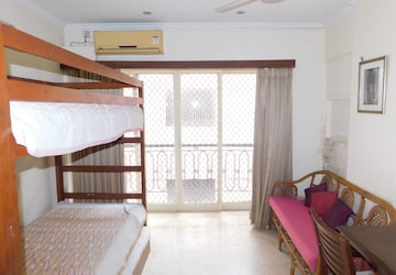 Room in 3 BHK Apartment at Bandra West – for Rent
