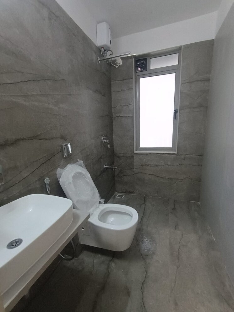 Bathroom, shree-krishna-om-niwas 2 Bedroom 750 Sq.Ft. Apartment In Chembur Mumbai 9346369