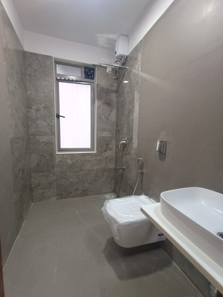 Bathroom, shree-krishna-om-niwas 2 Bedroom 750 Sq.Ft. Apartment In Chembur Mumbai 9346369