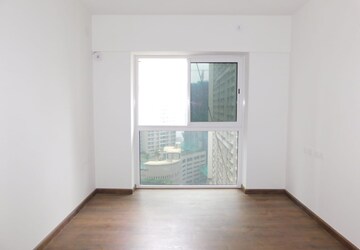 Room in 2 BHK Apartment at Shapoorji Pallonji Siennaa, Kandivali East – for Sale