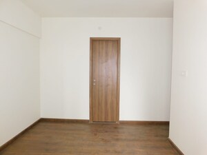 Room in 2 BHK Apartment at Shapoorji Pallonji Siennaa, Kandivali East – for Sale