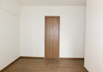Room in 2 BHK Apartment at Shapoorji Pallonji Siennaa, Kandivali East – for Sale