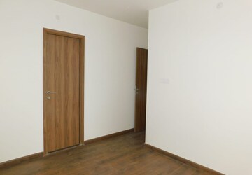 Room in 2 BHK Apartment at Shapoorji Pallonji Siennaa, Kandivali East – for Sale