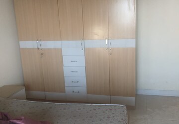 Master Bedroom in 2 BHK Apartment at Vanamali CHS, Chembur – for Rent