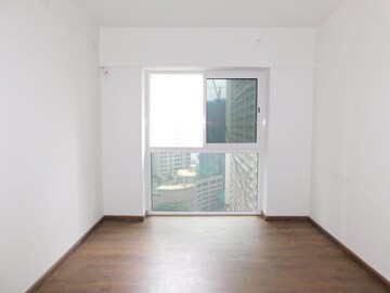 Room in 1.5 BHK Apartment at SD Siennaa Wing C, Kandivali East – for Sale