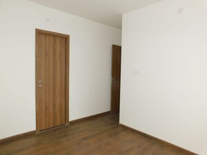 Room in 1.5 BHK Apartment at SD Siennaa Wing C, Kandivali East – for Sale