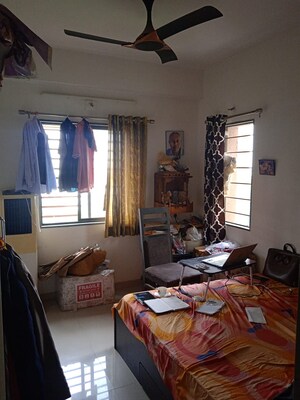 Room in 3 BHK Apartment at Bakeri Swara, Makarpura – for Rent