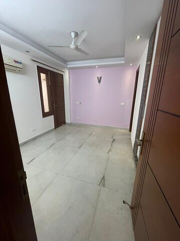 Room in 3 BHK Builder Floor at Chittaranjan Park – for Sale