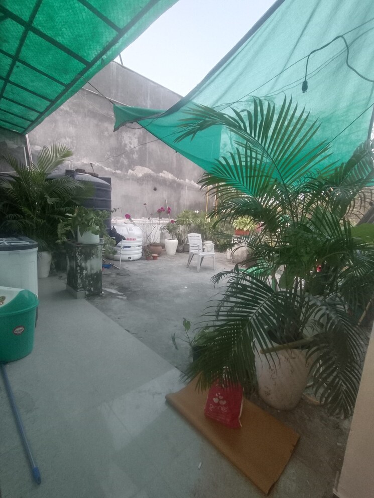  Parking, shivalik colony 1 Bedroom 350 Sq.Ft. Builder Floor In Shivalik Colony Delhi 9346584