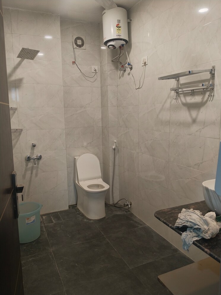 Bathroom, shivalik colony 1 Bedroom 350 Sq.Ft. Builder Floor In Shivalik Colony Delhi 9346584