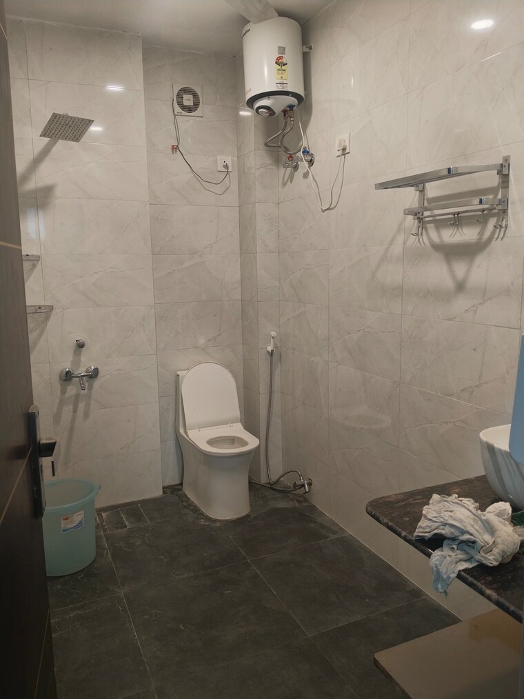 Bathroom, shivalik colony 1 Bedroom 350 Sq.Ft. Builder Floor In Shivalik Colony Delhi 9346584