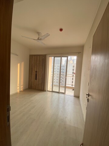 Room in 4 BHK Apartment at M3M Flora 68, Sector 68 – for Rent