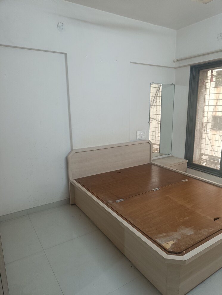 Room, zaveri-rbi-shanti-chs 2 Bedroom 600 Sq.Ft. Apartment In Kandivali West Mumbai 9346649