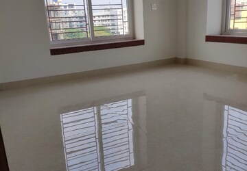 Room in 2 BHK Apartment at Kristi Villa, Chinar Park – for Sale