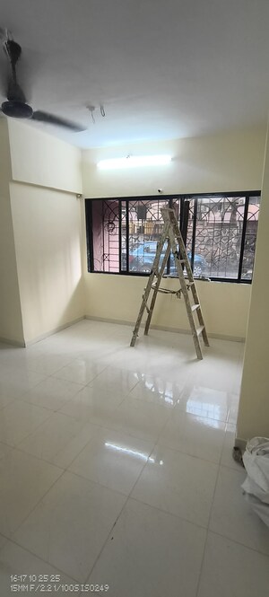 Room in 2 BHK Apartment at Yashraj Park CHS, Kasarvadavali – for Rent