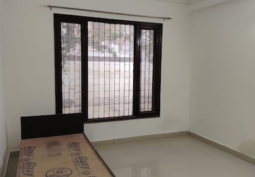 Room in 2 BHK Builder Floor at Sushant Lok 3, Sector 57 – for Rent