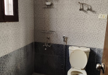 Bathroom in 2 BHK Builder Floor at Sushant Lok 3, Sector 57 – for Rent