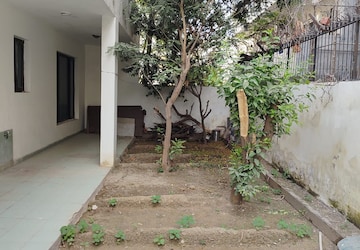 Balcony in 2 BHK Builder Floor at Sushant Lok 3, Sector 57 – for Rent