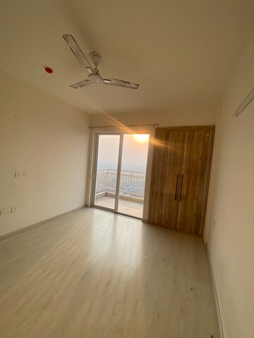 Room in 4 BHK Apartment at M3M Marina, Sector 68 – for Rent
