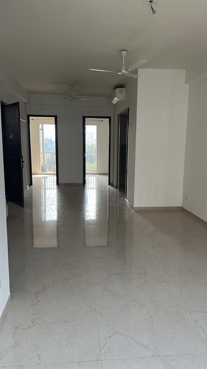 3 BHK + Extra Room Apartment For Rent in Smart World Orchard