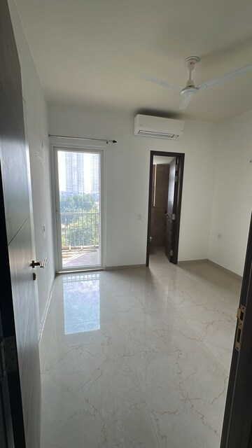 Room in 3 BHK Apartment at Smart World Orchard, Sector 61 – for Rent
