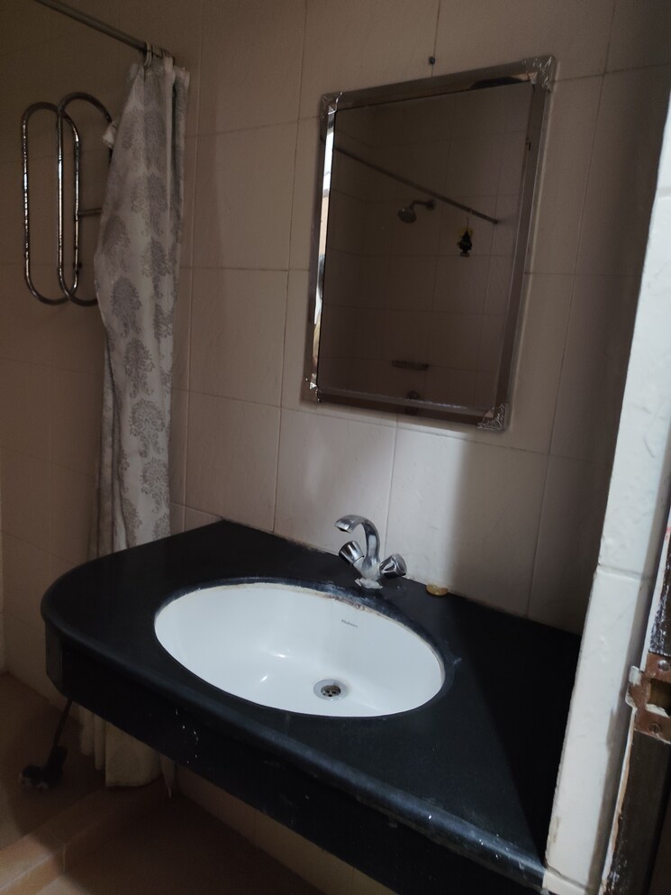 Bathroom, hong-kong-bazaar 2 Bedroom 2200 Sq.Ft. Apartment In Sector 57 Gurgaon 9346769