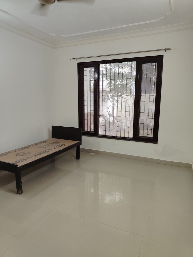 Room, hong-kong-bazaar 2 Bedroom 2200 Sq.Ft. Apartment In Sector 57 Gurgaon 9346769