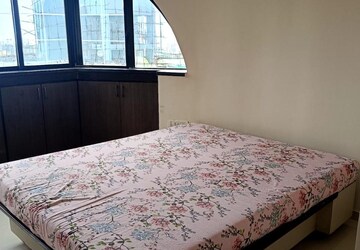 Bedroom in 3.5 BHK Apartment at Goregaon East – for Sale