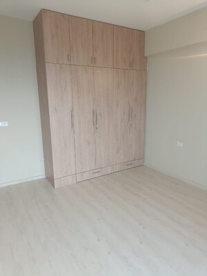 Room in 2 BHK Apartment at Signature Global Prime, Sector 63a – for Rent