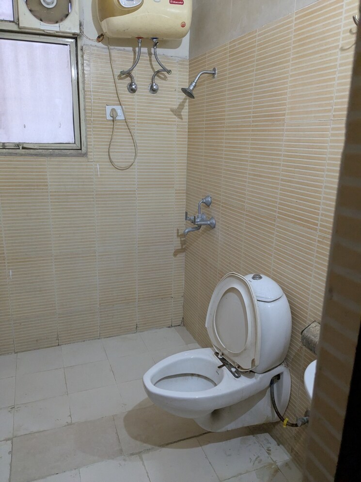 Bathroom, jaipuria-sunrise-green 1 Bedroom 900 Sq.Ft. Apartment In Lohgarh Zirakpur 9346805