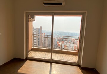 Room in 3 BHK Apartment at M3M Marina, Sector 68 – for Rent