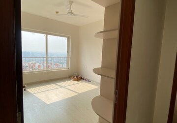 Furnished Amenities in 3 BHK Apartment at M3M Marina, Sector 68 – for Rent