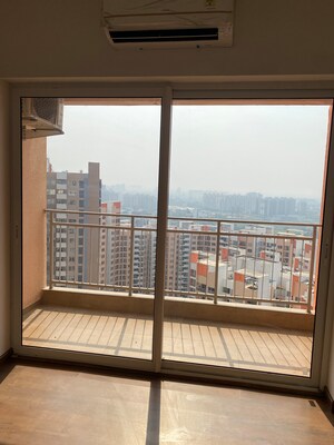 Room in 3 BHK Apartment at M3M Marina, Sector 68 – for Rent