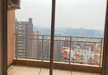 Room in 3 BHK Apartment at M3M Marina, Sector 68 – for Rent